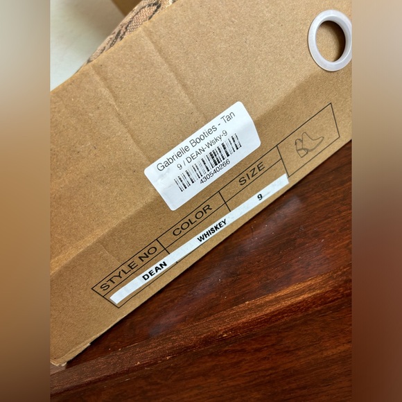 Barn Babe New in box snakeskin print booties sz 9 - Picture 8 of 8